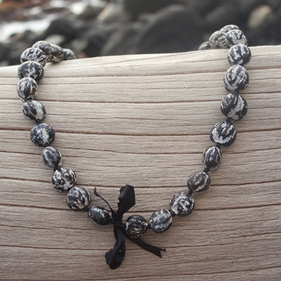 Kukui Nut Lei Snow White
